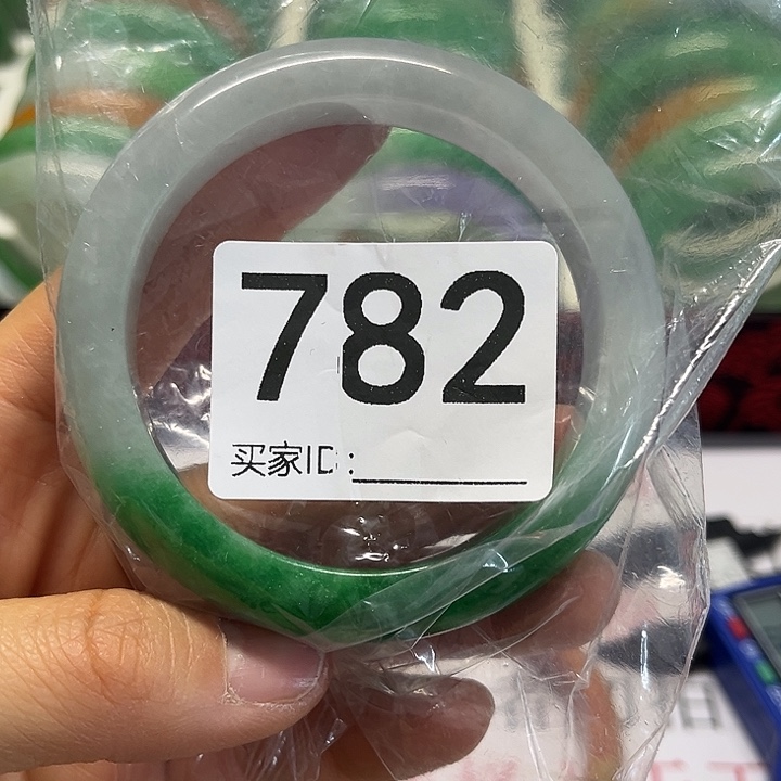 未镶嵌手镯翡翠好