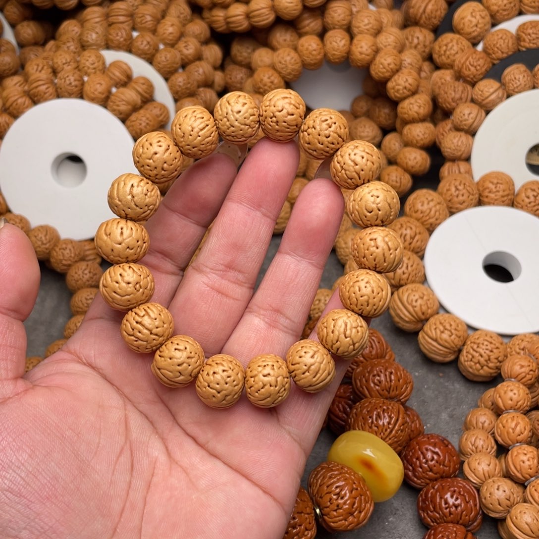 琦***发桃核手串桃核金丹闪72