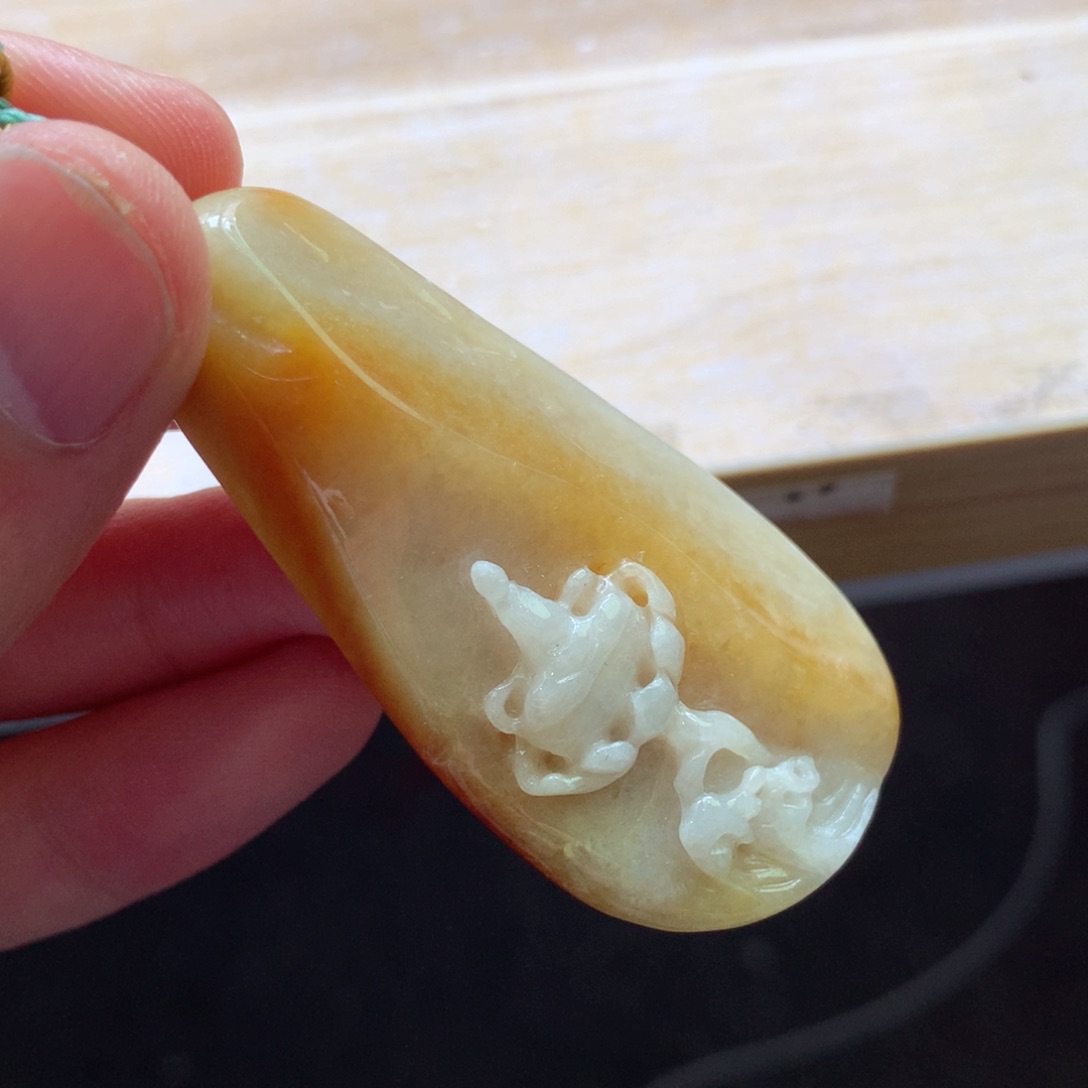 翡翠颈饰未镶嵌吊坠