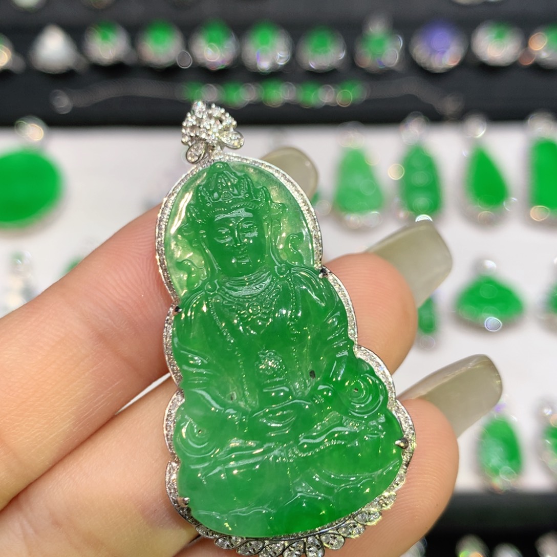 翡翠18K金镶嵌颈饰