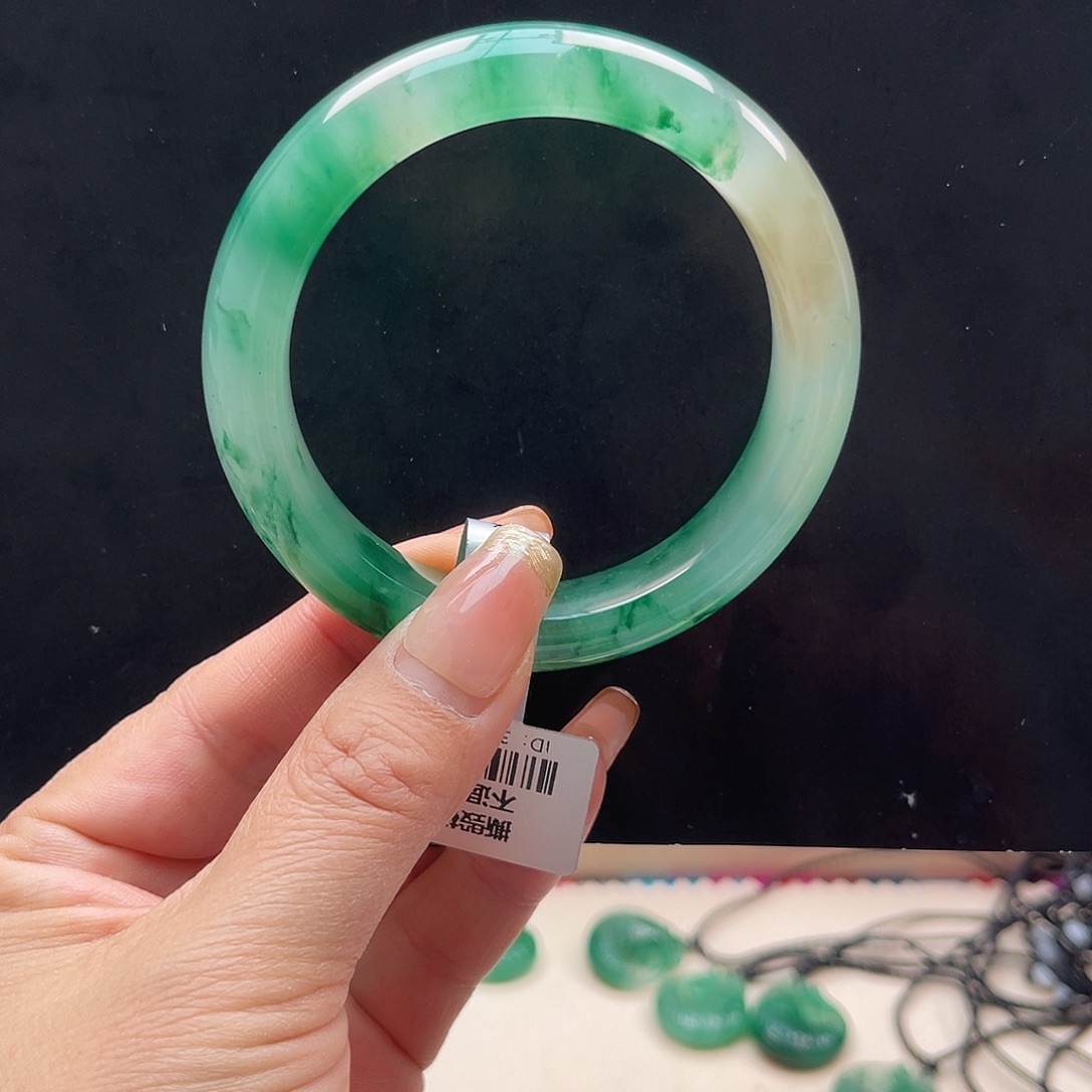 石英质玉（非洲翠）未镶嵌手镯
