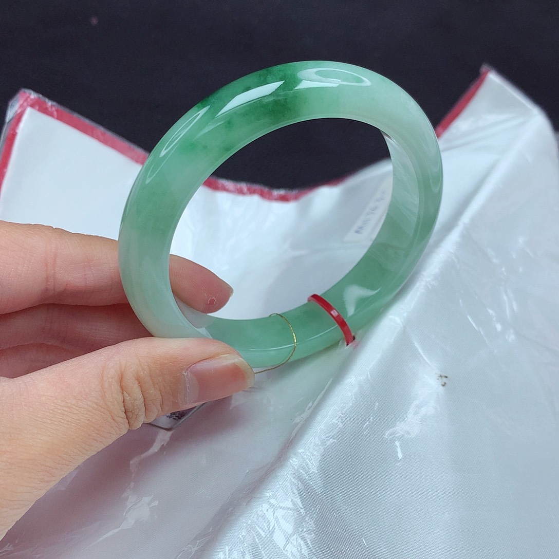 翡翠手镯未镶嵌57圈630