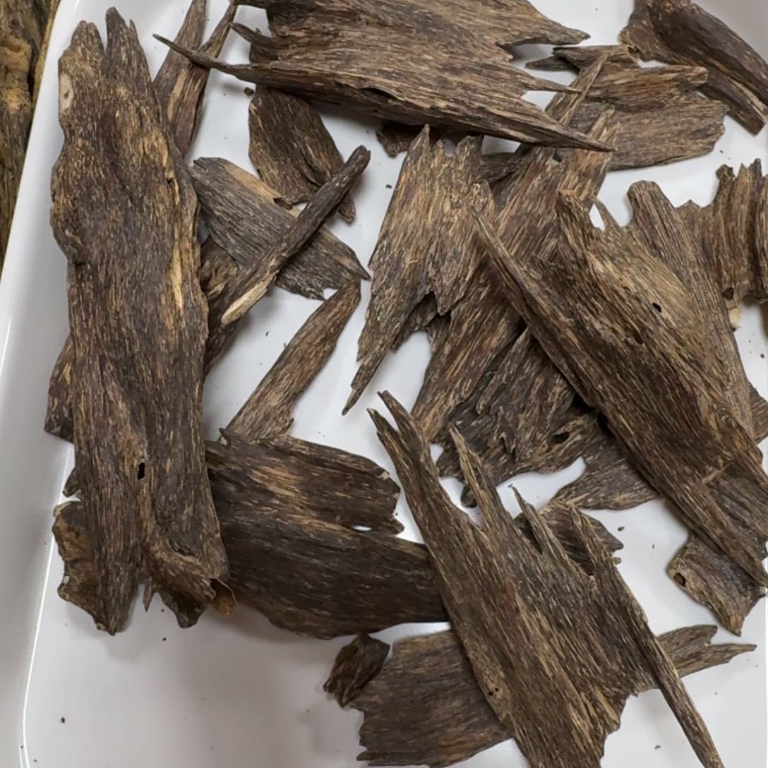 沉香沉香枕品**趣块料海南沉香虫漏193克多样性发货