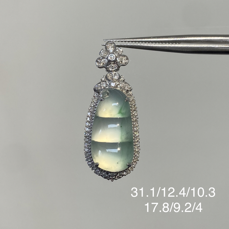 高冰飘绿花福豆吊坠 18K金天然钻镶嵌 缅甸翡翠