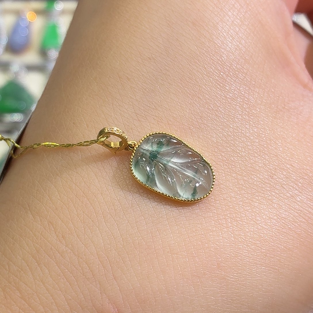 翡翠18K金镶嵌颈饰