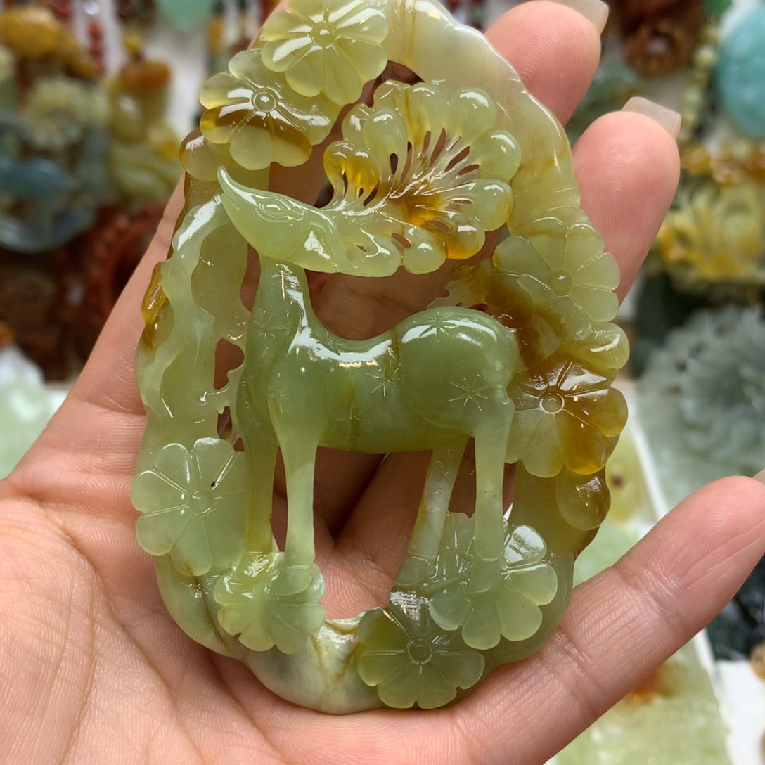 蛇纹石玉颈饰未镶嵌