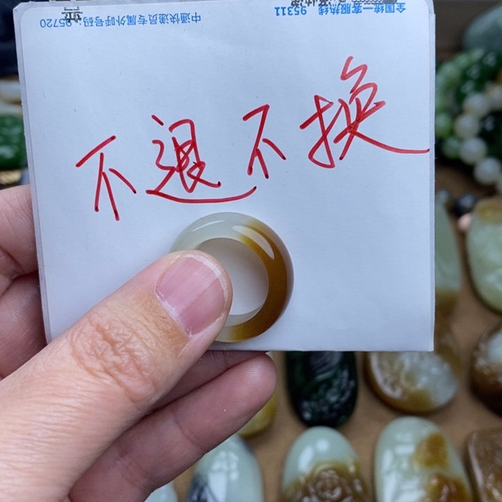 和田玉颈饰未镶嵌?**点