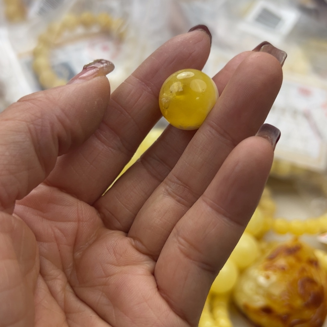 琥珀珠宝奇石未镶嵌