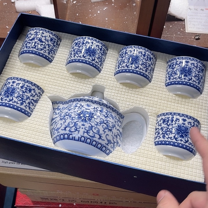 孤品茶具套装等。        