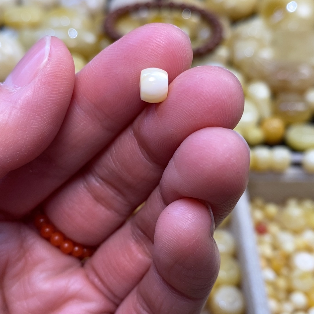 琥珀未镶嵌裸石原矿蜜蜡配珠