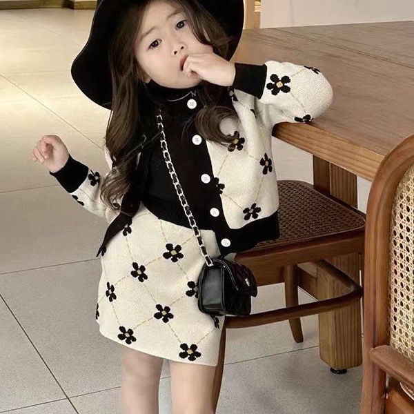 韩式童装女童小香风毛衣套装2024春女宝洋气花朵开衫半身裙两件套