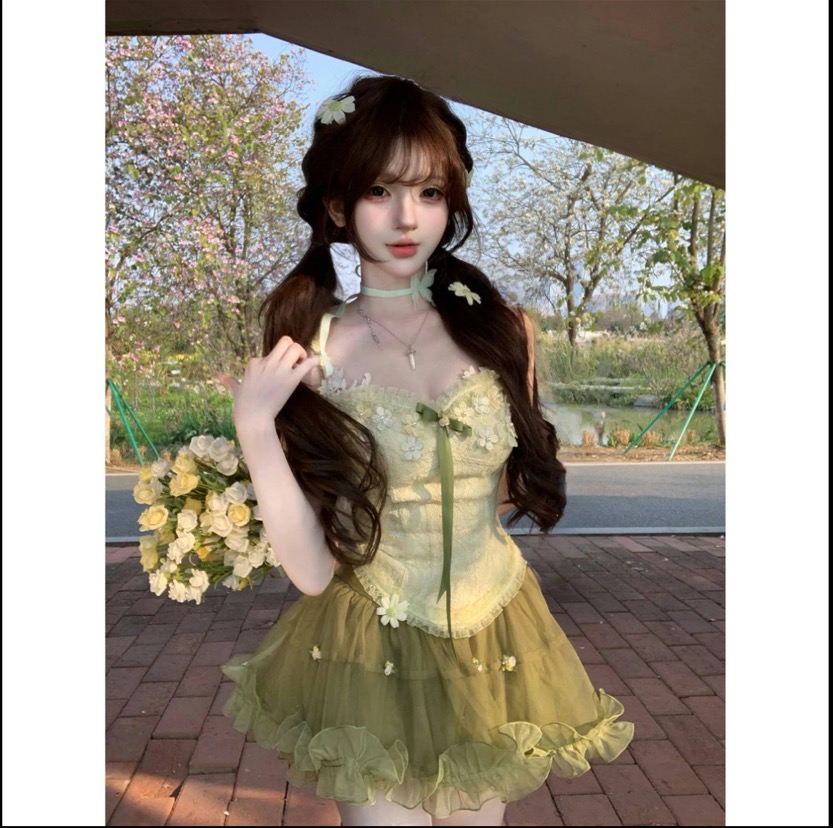 2025春夏修身显瘦纯欲千金风甜美蕾丝花朵吊带上衣网纱半身裙套装