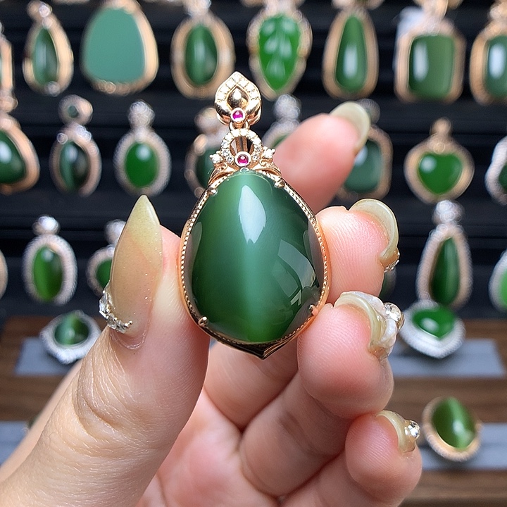 和田玉首饰18K金镶嵌