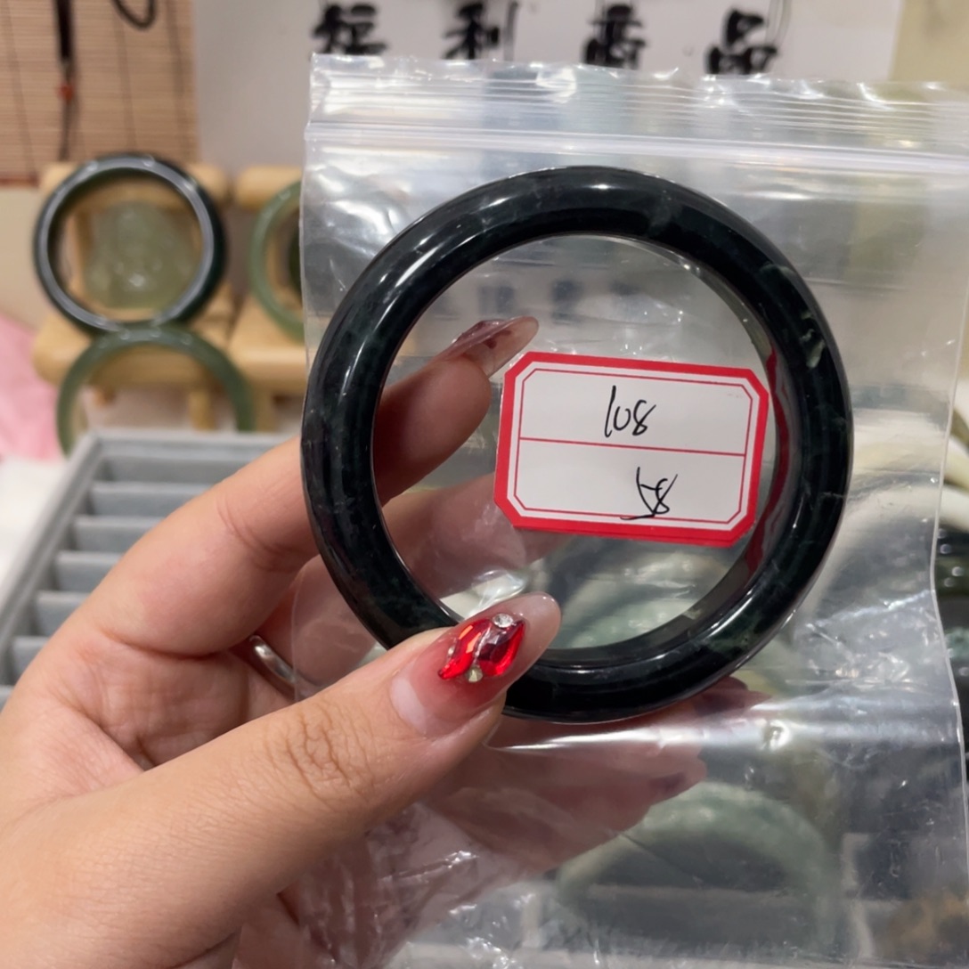 蛇纹石玉手镯未镶嵌