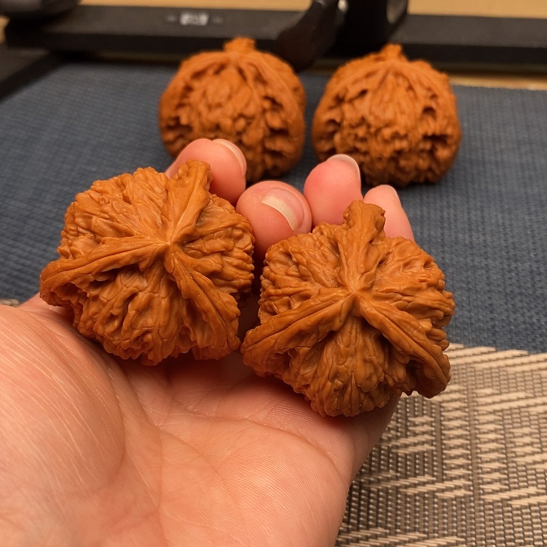 @***歌吊坠文玩核桃三棱