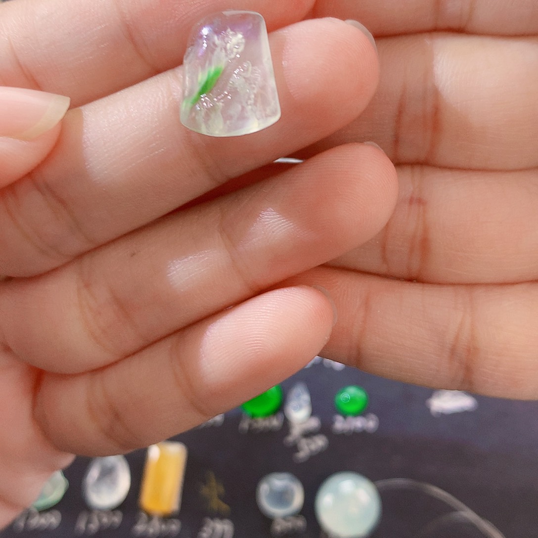 翡翠未镶嵌颈饰江山在手小山水牌