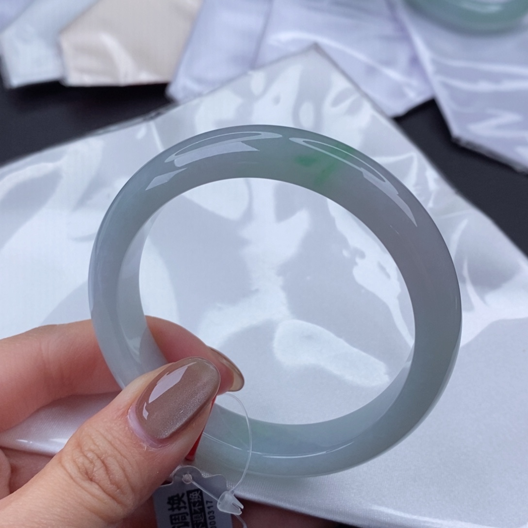 翡翠手镯未镶嵌天然翡翠手镯