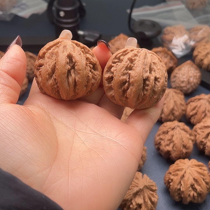 常***手把件龙脊菩提秦岭核桃