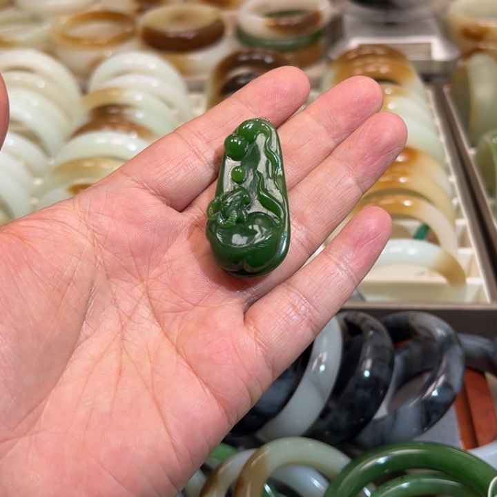 和田玉（碧玉）颈饰未镶嵌