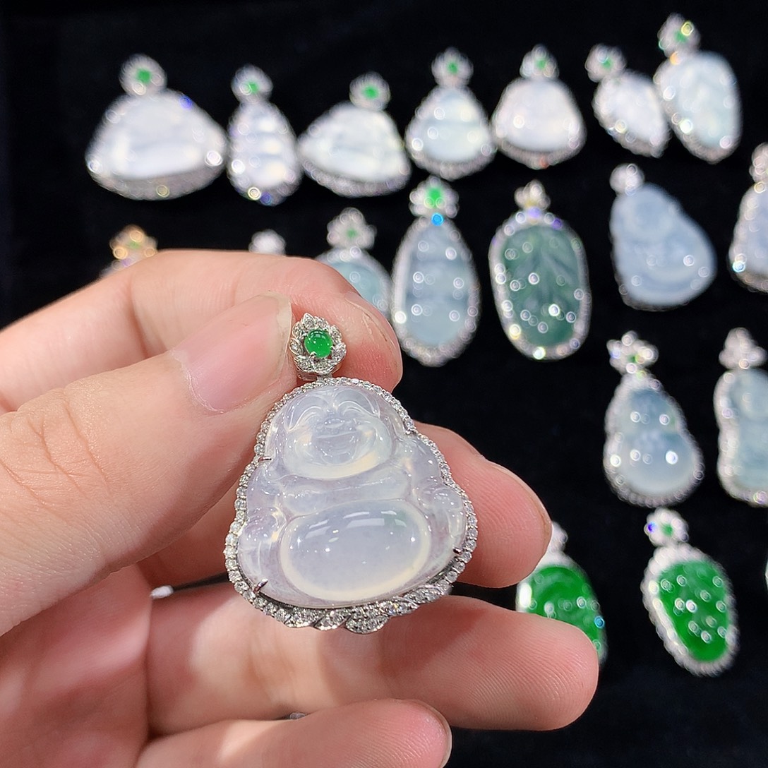 翡翠18K金镶嵌颈饰