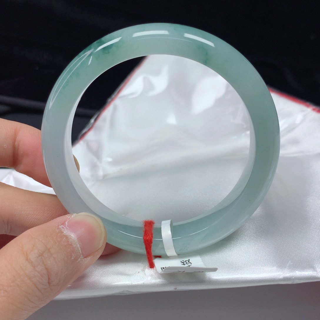 翡翠手镯（圆镯）未镶嵌56.7