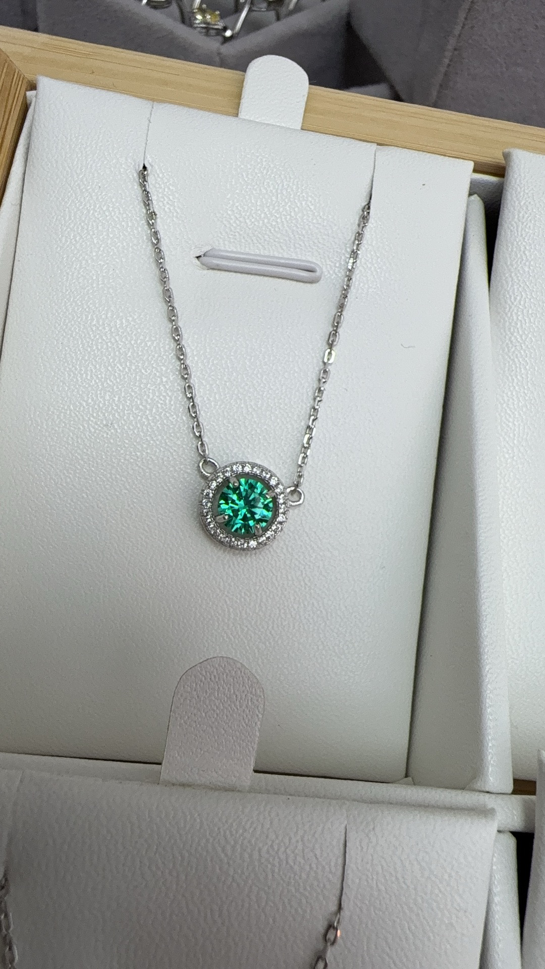 链子925银莫桑石 纯银链吊坠时尚饰品人工培育绿宝石