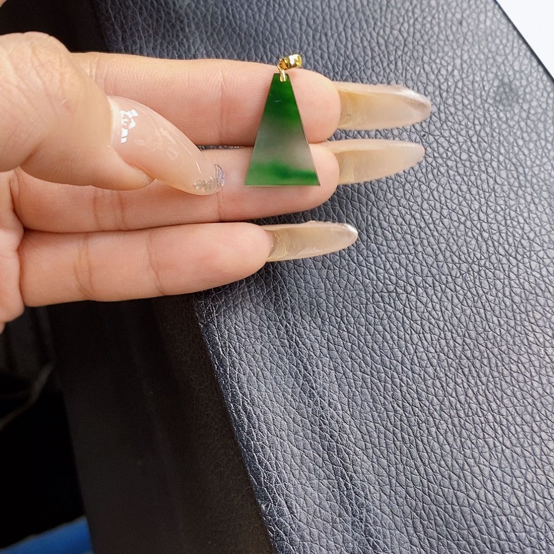 颈饰18K金镶嵌翡翠翡翠