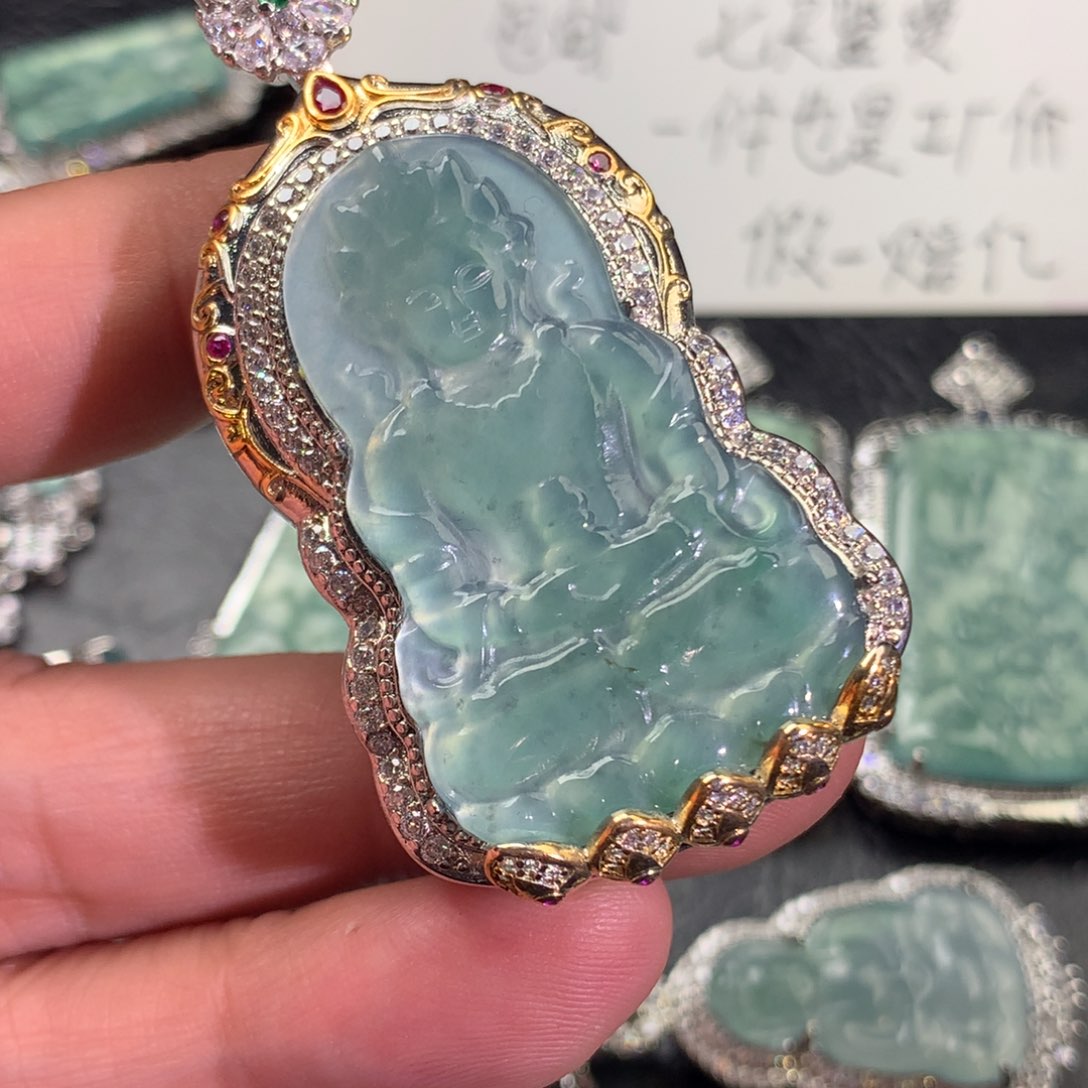 翡翠颈饰未镶嵌度母