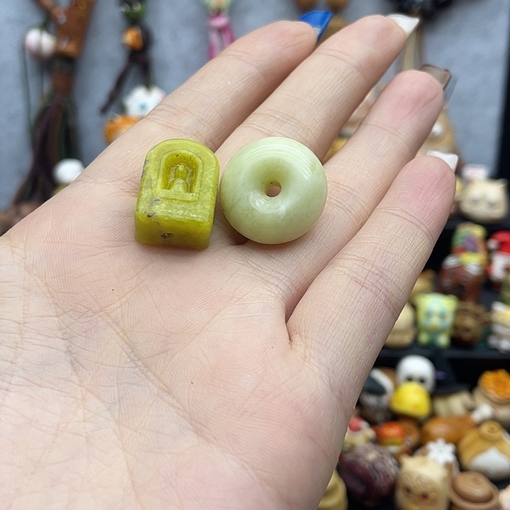 非金属配饰娃娃2个