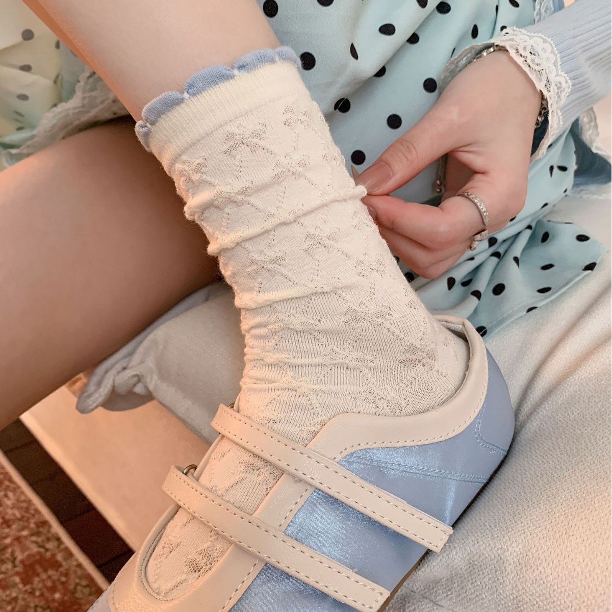 春秋新款中筒袜子女日系蕾丝波点花边纯棉女袜无骨直板堆堆袜透气