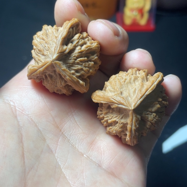 佳***人文玩核桃把件盘山三棱尖微修送打底34mm