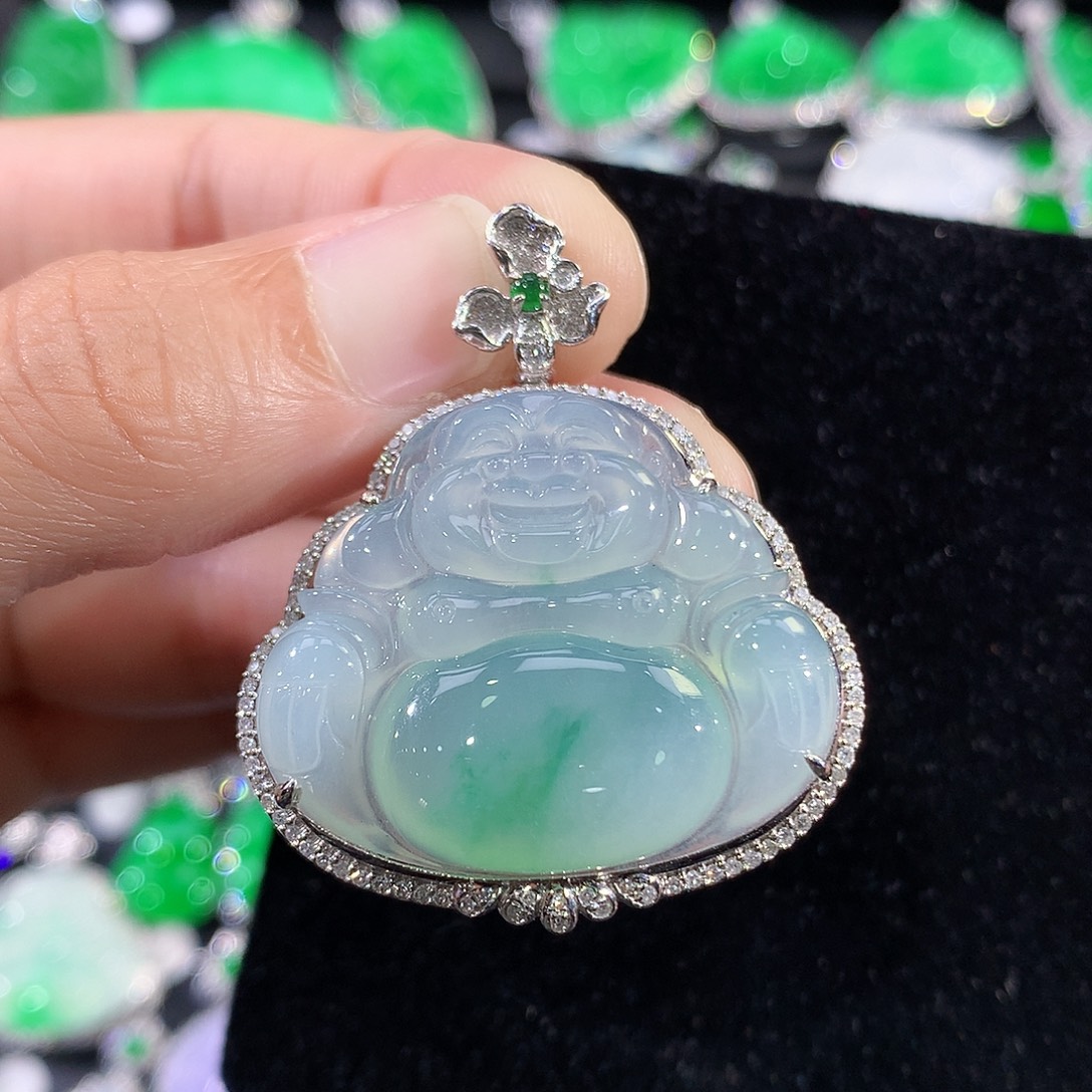 翡翠18K金镶嵌颈饰