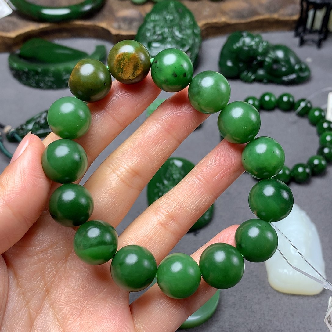 和田玉颈饰未镶嵌手串