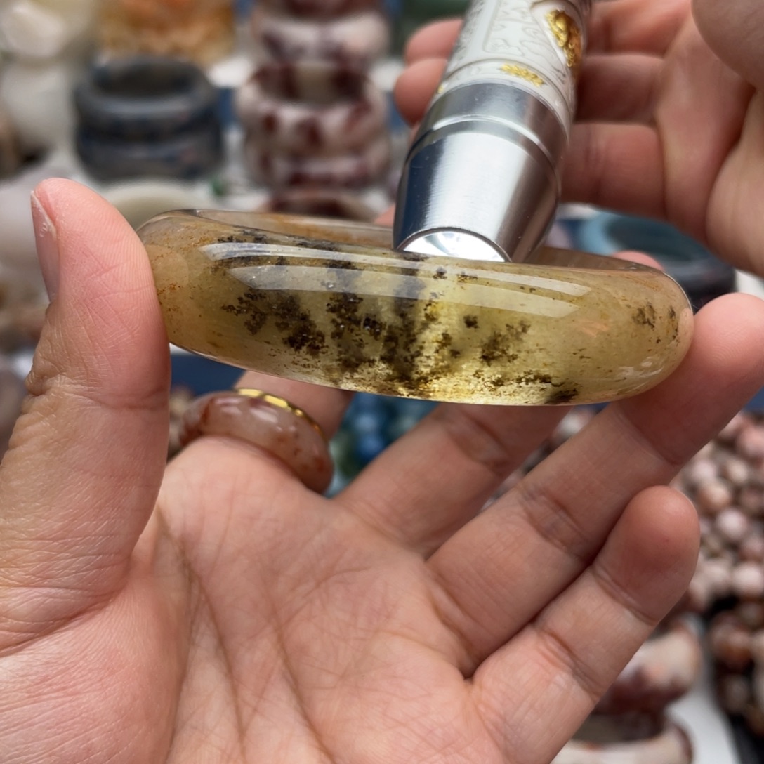 石英质玉（佘太翠）未镶嵌手镯