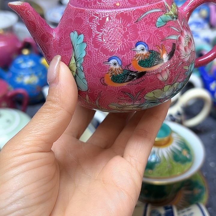 钟*珐琅彩和玻璃都