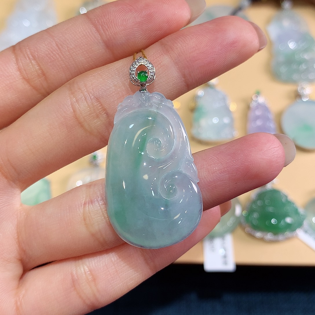 翡翠吊坠(不含链)18K金镶嵌