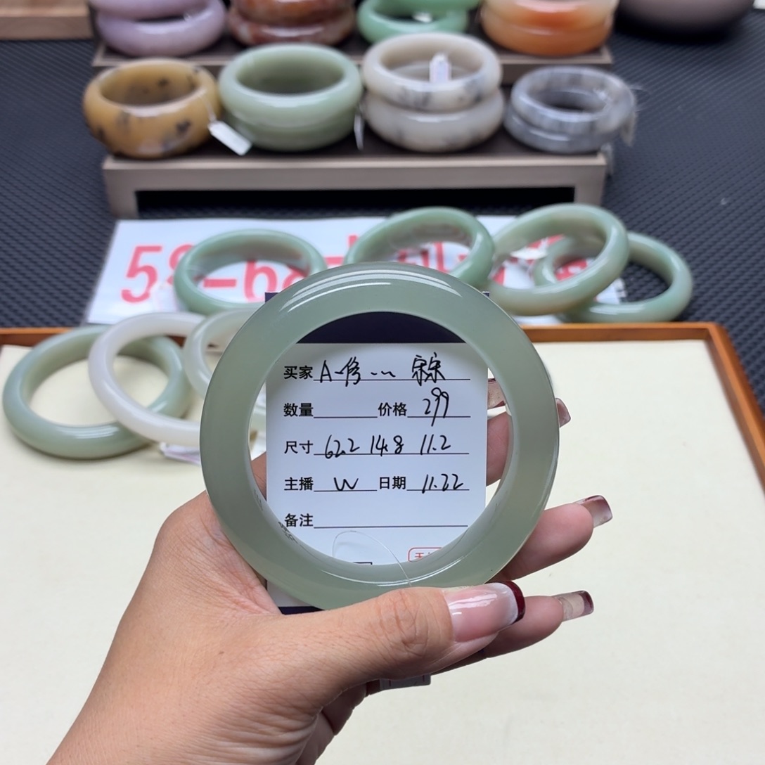 A***宋石英质玉未镶嵌手镯