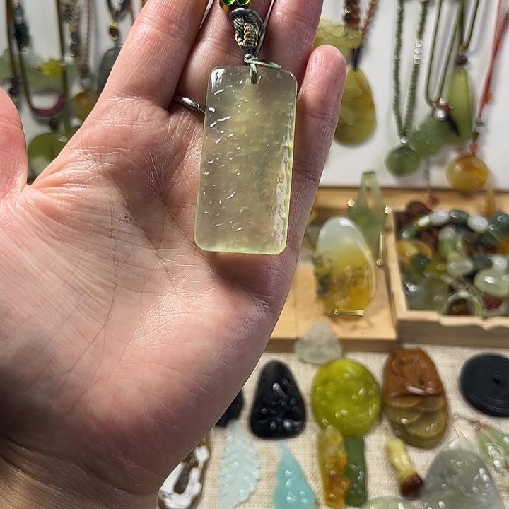 喵***恙蛇纹石玉未镶嵌颈饰