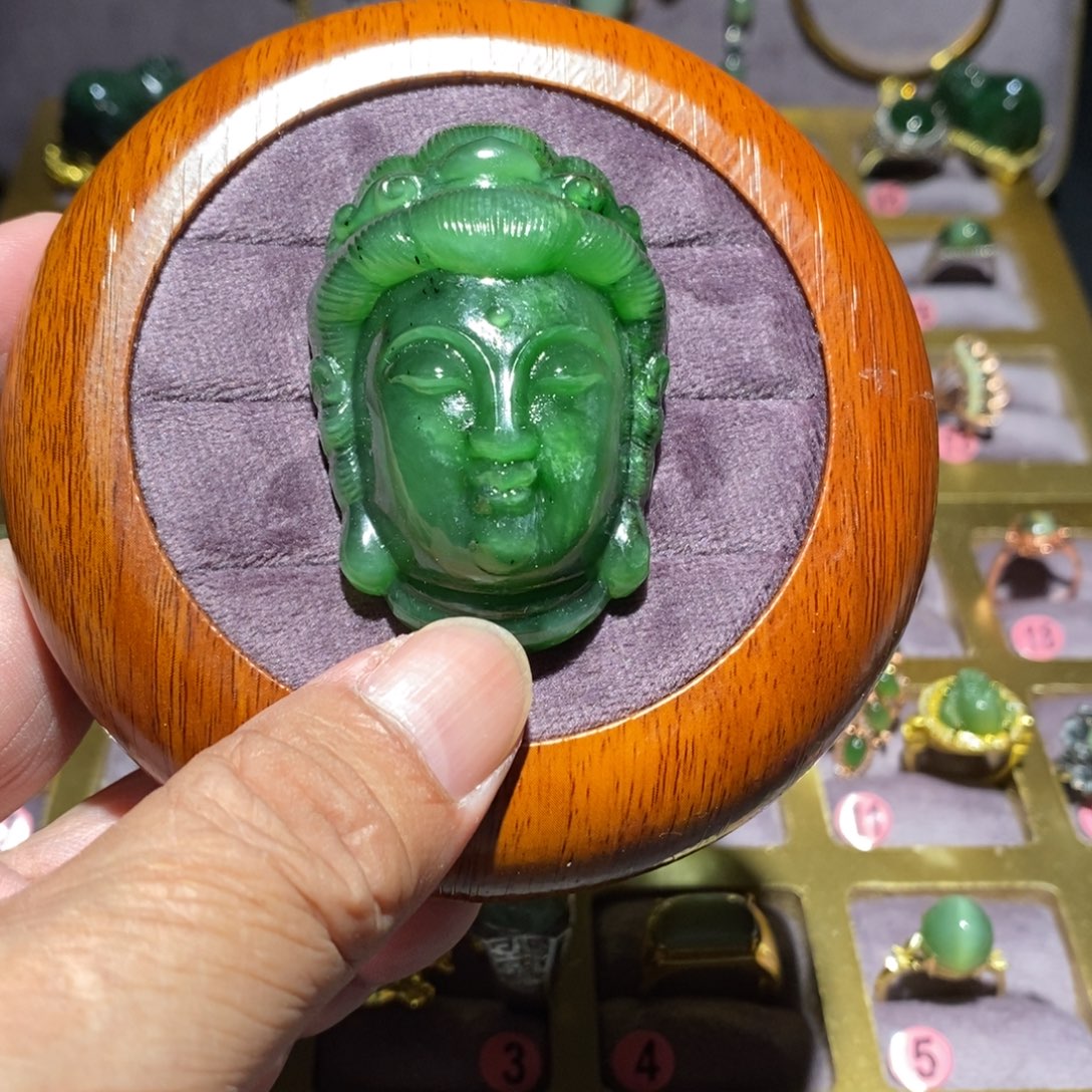 经***狼和田玉（碧玉）未镶嵌颈饰