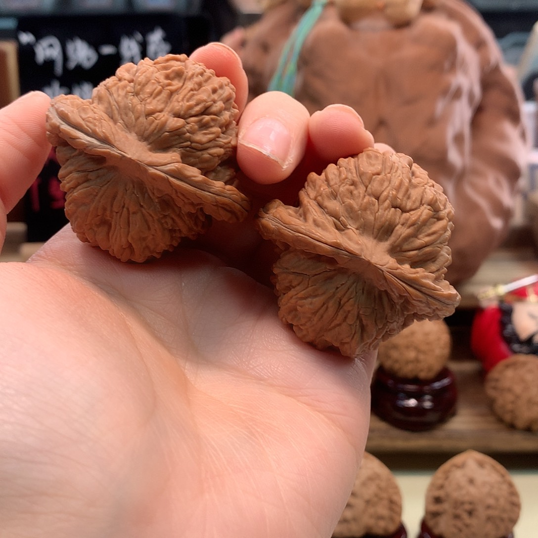 z***h桃核吊坠47尺四座楼