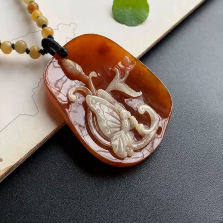 天然缅甸翡翠A货红翡俏色蝶恋花吊坠气质时尚精美巧雕