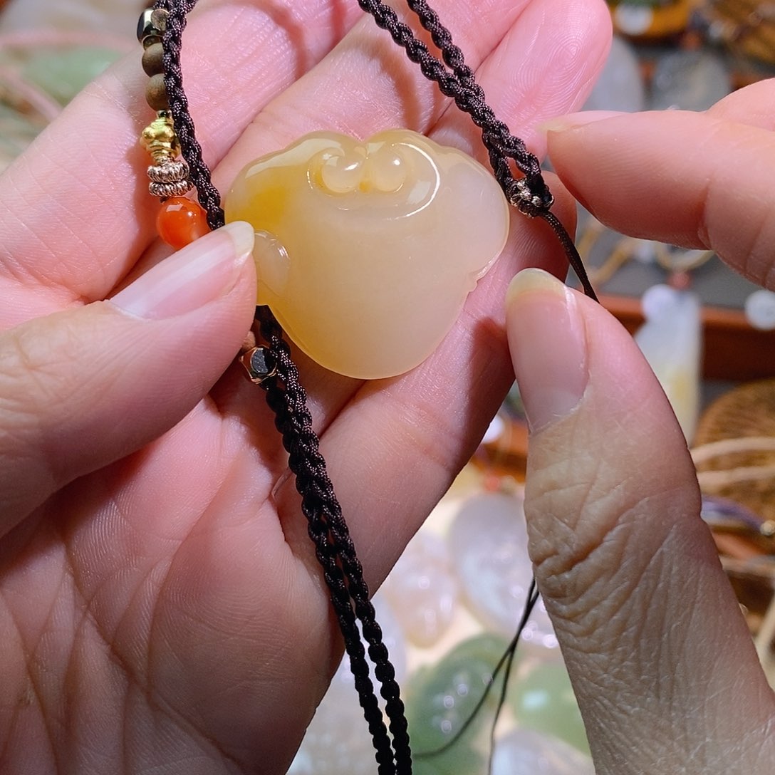 和田玉颈饰未镶嵌