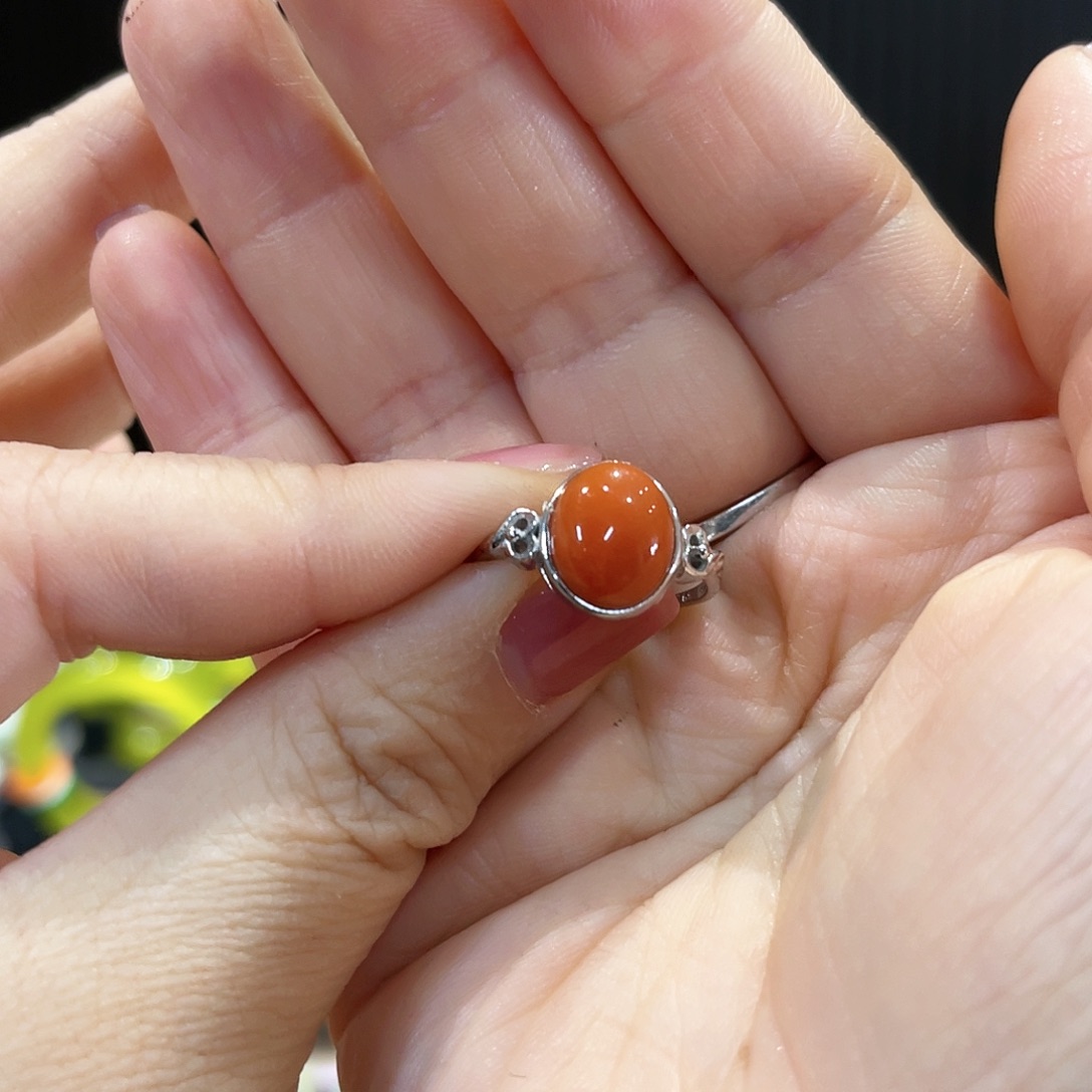 蛇纹石玉颈饰未镶嵌酒**贝