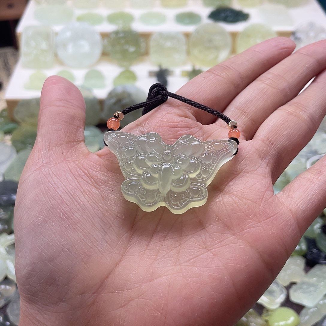 蛇纹石玉颈饰未镶嵌