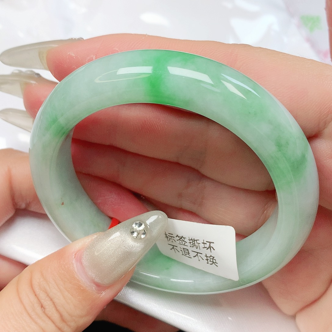 翡翠手镯未镶嵌抖音597