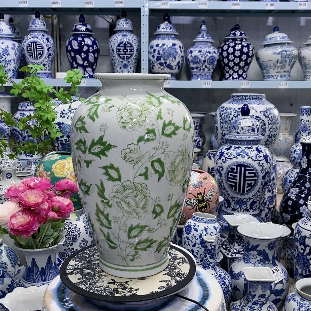 【闪购商品】摆件绿釉色萝卜瓶瓷器………………………………