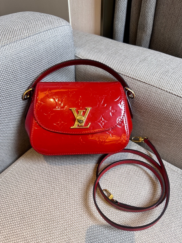 95新 LouisVuitton/路易威登 红色漆皮pasadena斜挎手提包