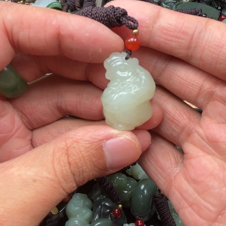 和田玉吊坠未镶嵌