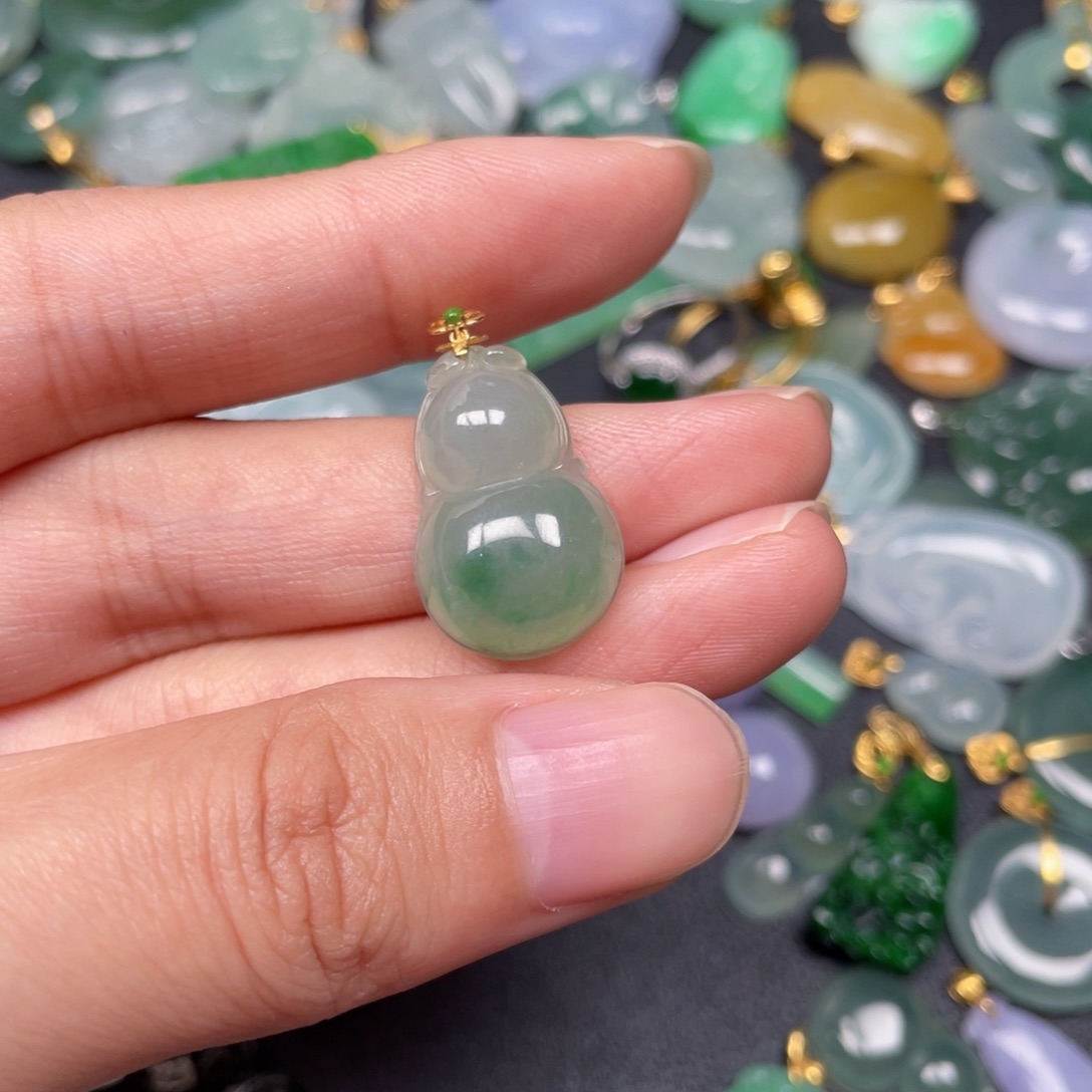 翡翠颈饰18K金镶嵌翡翠