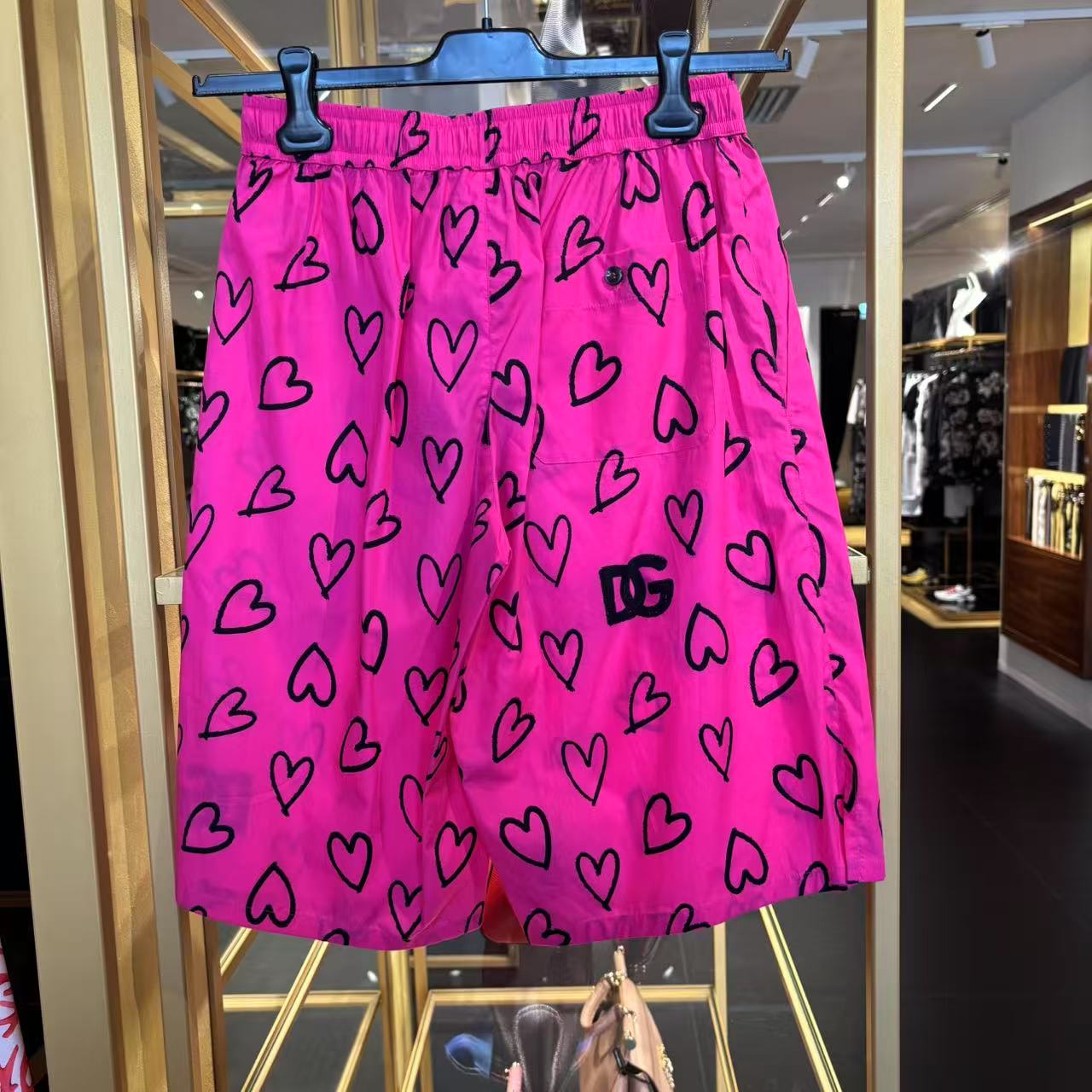 【CC在欧洲】D....G折扣款2号  粉色爱心印花短裤